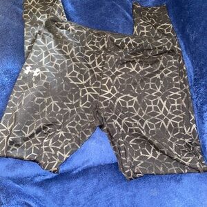 Under Armour Black Geo Print Leggings - Athletic Bottoms